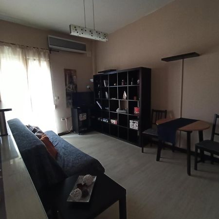 Modern Apartment, 5΄ Walk From Central Metro Station Atenas Exterior foto