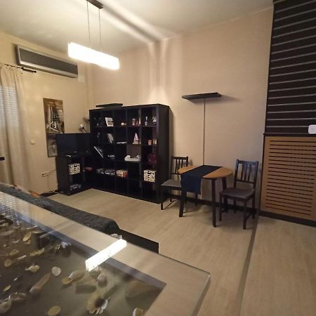 Modern Apartment, 5΄ Walk From Central Metro Station Atenas Exterior foto