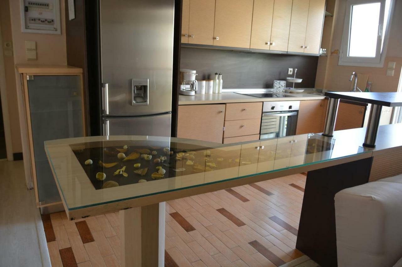 Modern Apartment, 5΄ Walk From Central Metro Station Atenas Exterior foto