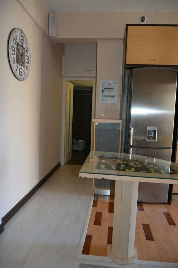 Modern Apartment, 5΄ Walk From Central Metro Station Atenas Exterior foto
