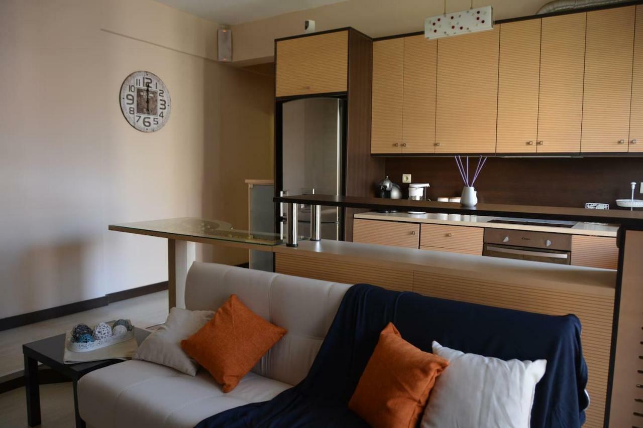 Modern Apartment, 5΄ Walk From Central Metro Station Atenas Exterior foto