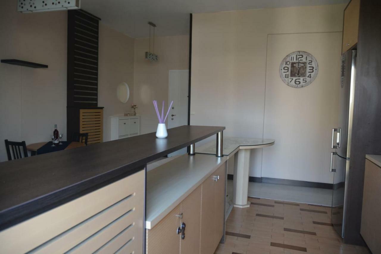 Modern Apartment, 5΄ Walk From Central Metro Station Atenas Exterior foto